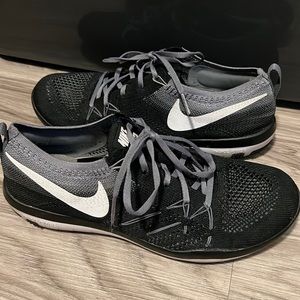 Nikes women shoes